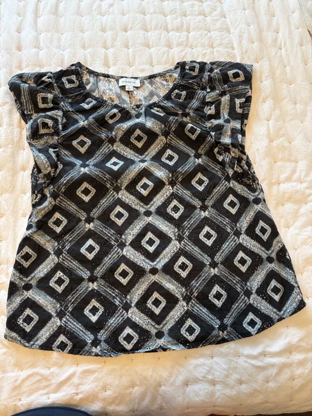 Evereve Navy and Light Blue Diamond Print Flutter Sleeve Top - Picture 3 of 4
